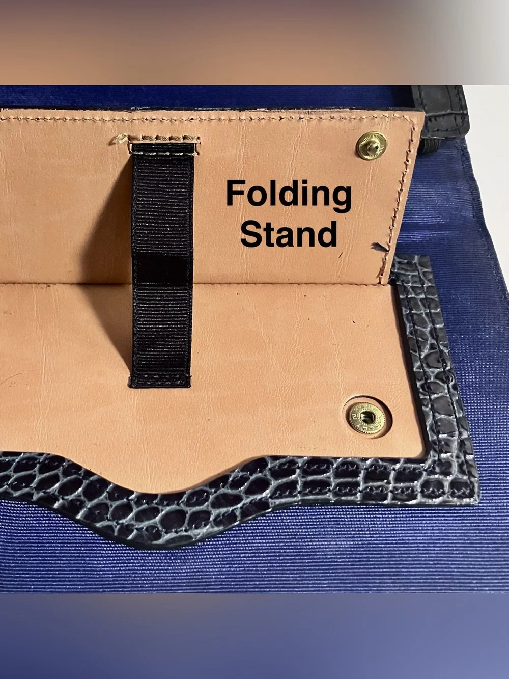 LEVENGER Leather iPAD MINI Faux Crococdile CARRYING CASE / Fold In Display Stand